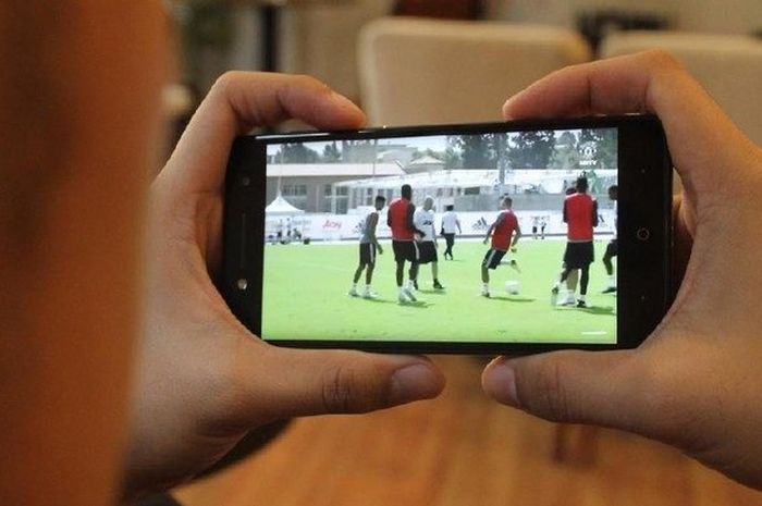 Tidak Perlu ke Ribet , Berikut Aplikasi Nonton TV Melalui Smartphone