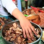 Rasakan Sensasi Pedas Sego Sambel Mak Yeye Saat Liburan di Surabaya